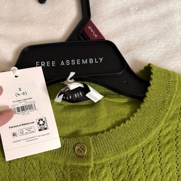 Free Assembly Women's and Women's Plus Cozy Yarn Welt Pocket Cable Cardigan Swea - Picture 3 of 8